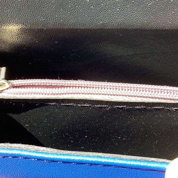 Unbranded Blue Bag With Heart Shaped Decorative Heart Shaped Snap. - Picture 8 of 10